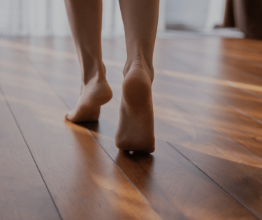 Vermo beeld voeten dark overlay